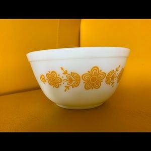 Pyrex Butterfly Gold Mixing Bowl